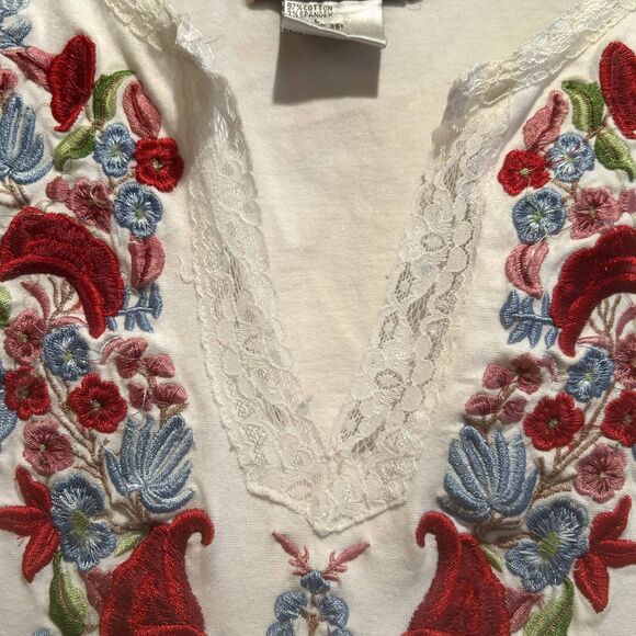 Vintage AMI Embroidered Lace Trim V neck‎ Top-Sz L-Cap Sleeve-Boho-Cottagecore - Picture 3 of 11